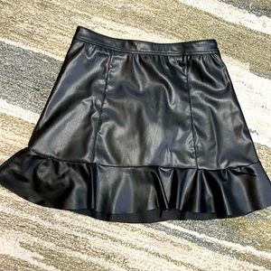 *New w/o tags black leatherette mini skirt with ruffled bottom.